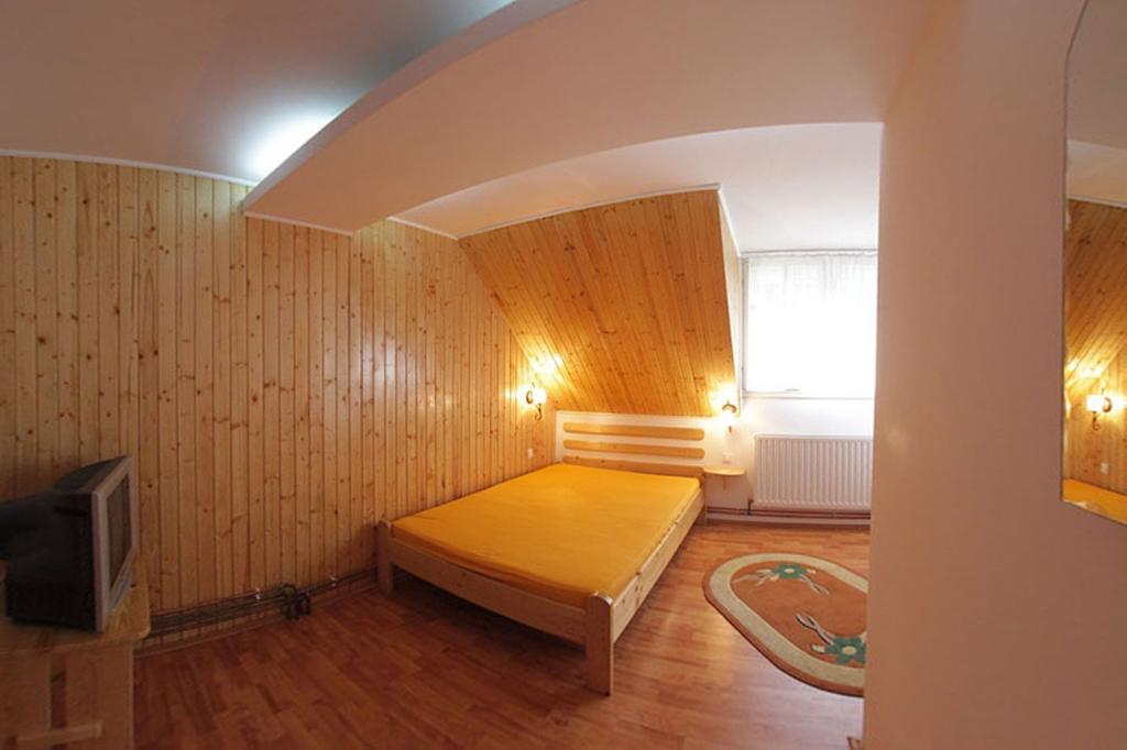 Pensiunea Flori De Camp Vatra Dornei Oda fotoğraf
