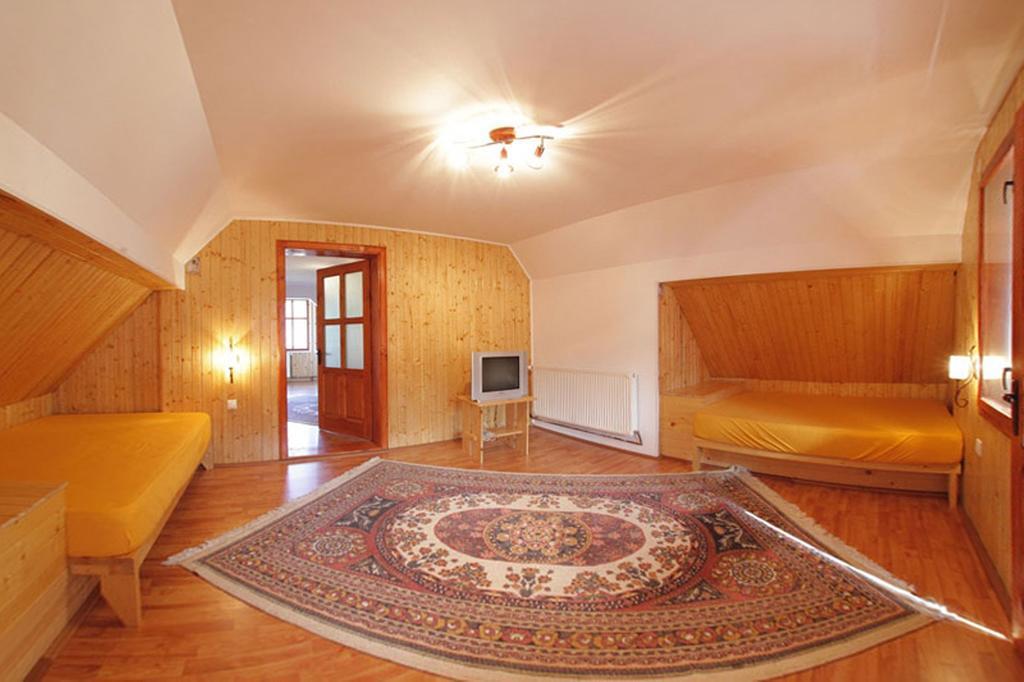 Pensiunea Flori De Camp Vatra Dornei Oda fotoğraf
